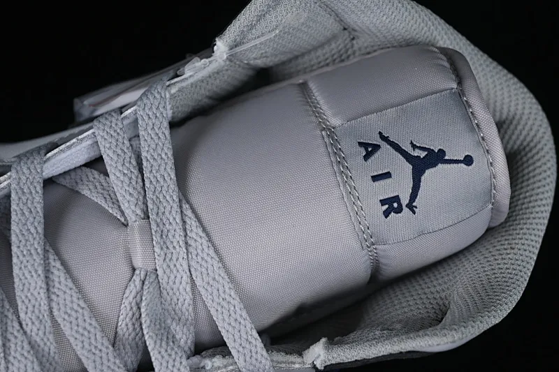 All categories Air Jordan Jordan series basketball shoes Air Jordan 1 Mid Air Jordan 1 Mid AJ1 Joe 1 gray blue Zhongbang basketball shoes DQ8426-104